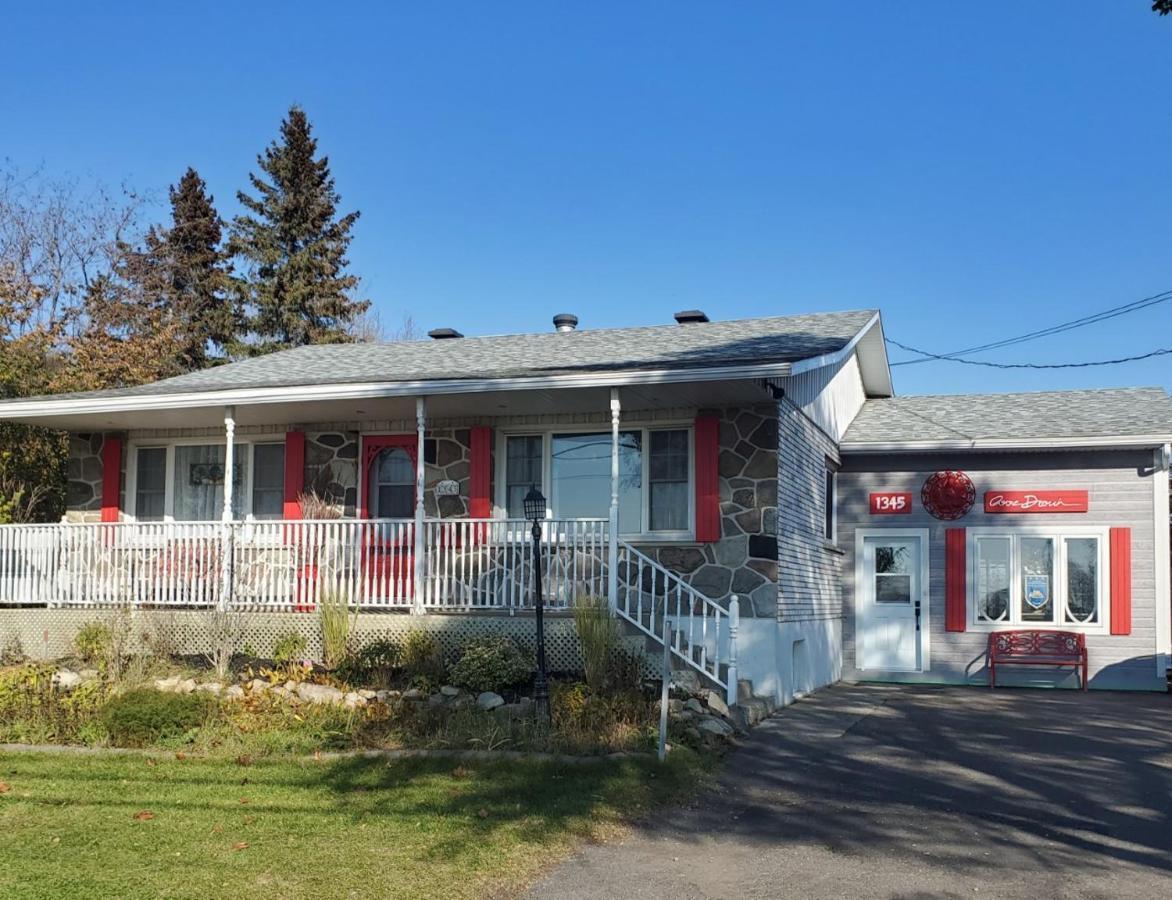 Atelier Galerie Anne Drouin Peinture & Pension Sainte-Julie Exterior foto